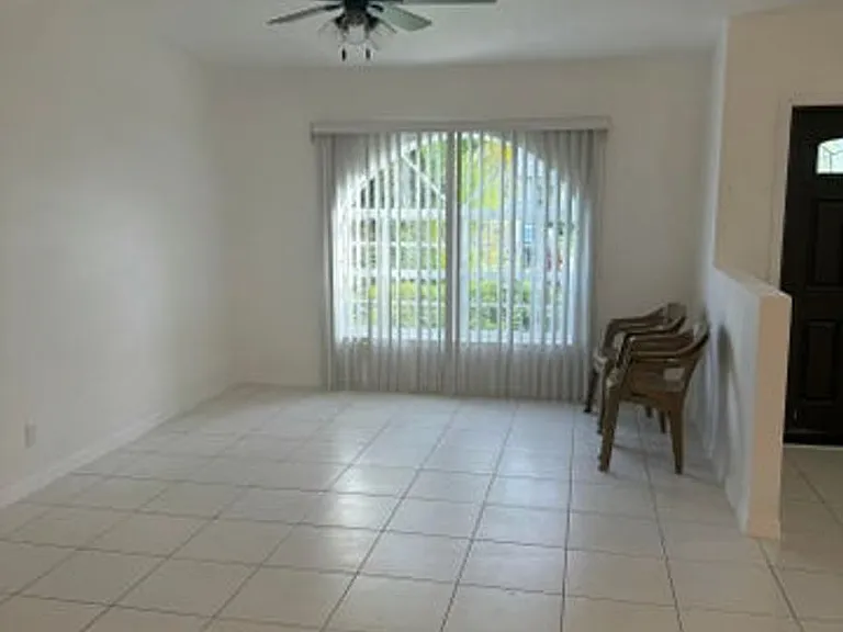 100 Cocoplum Cir — Photo 2