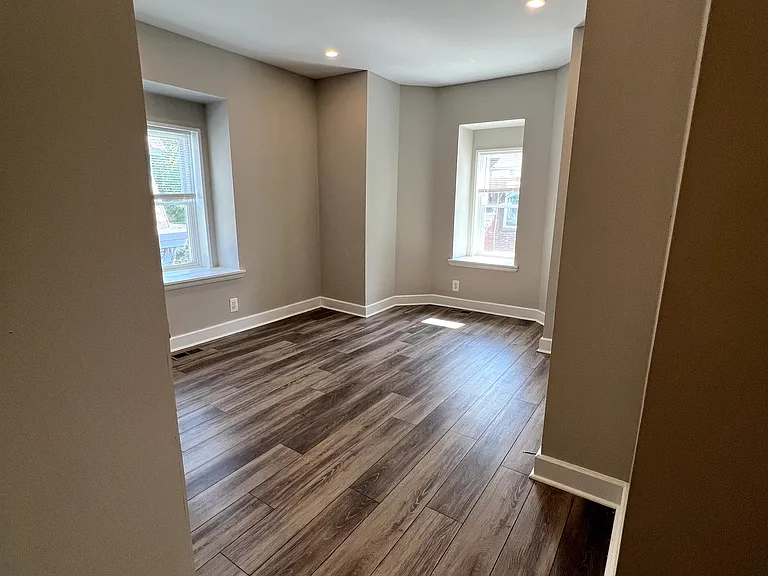 211 S 42nd St #H — Photo 32