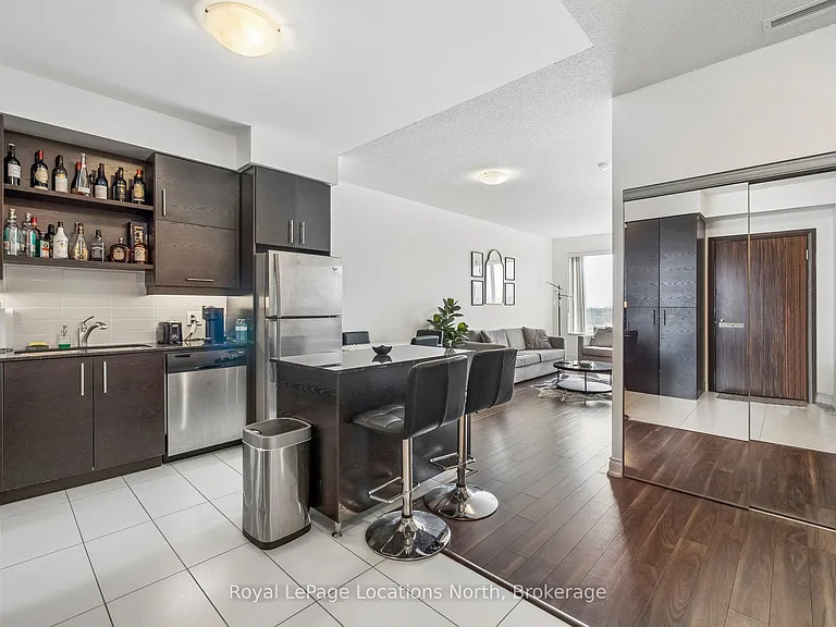 277 S Park Rd #810 — Photo 3