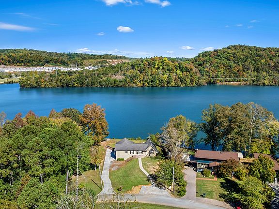 3rd image of 8115 River Dr