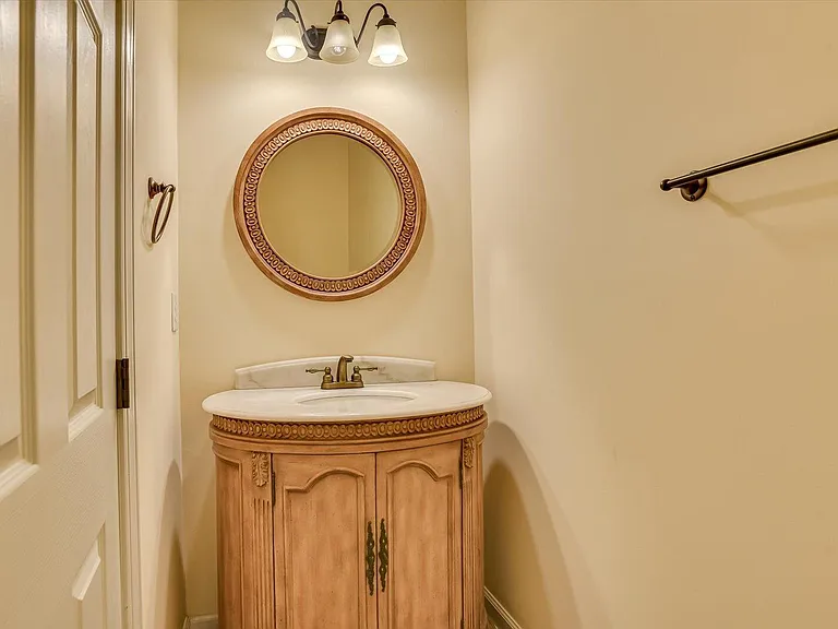 2103 Wythe Dr — Photo 22