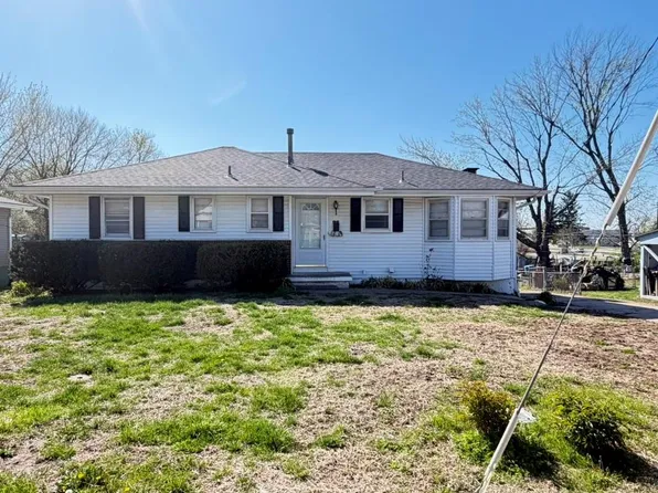 111 NW 17th St, Blue Springs, MO 64015