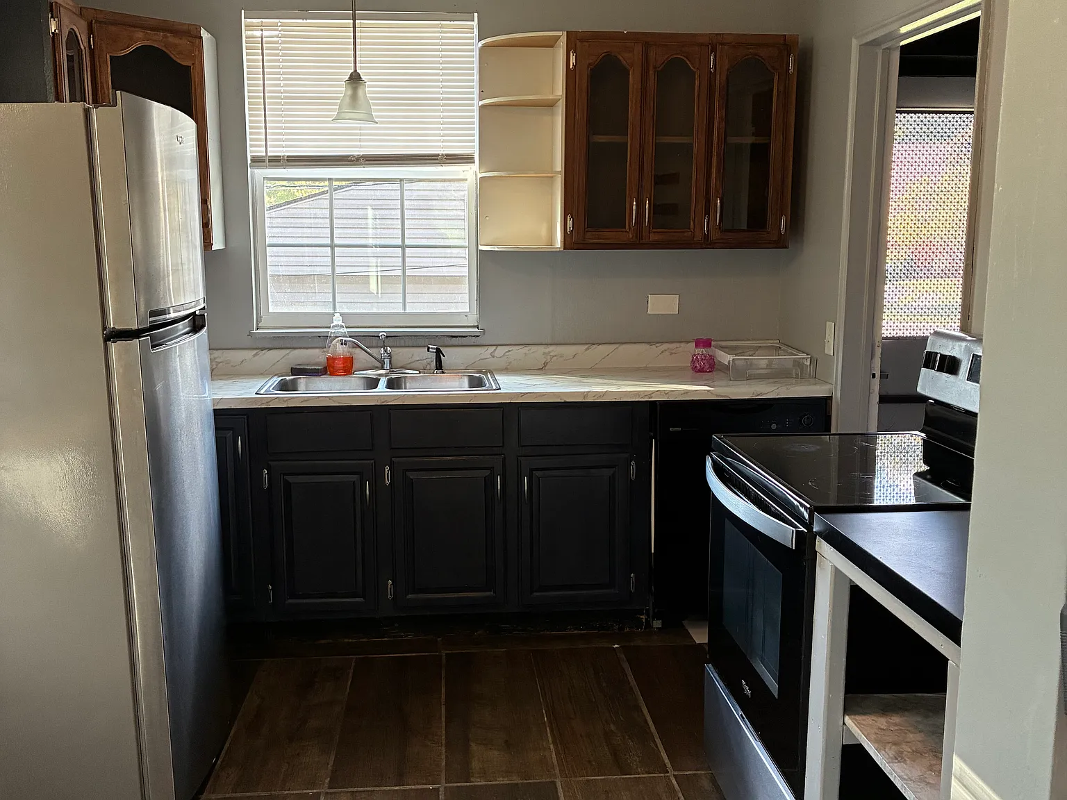 3 bed, 1000 sqft, $1,600 — Photo 2