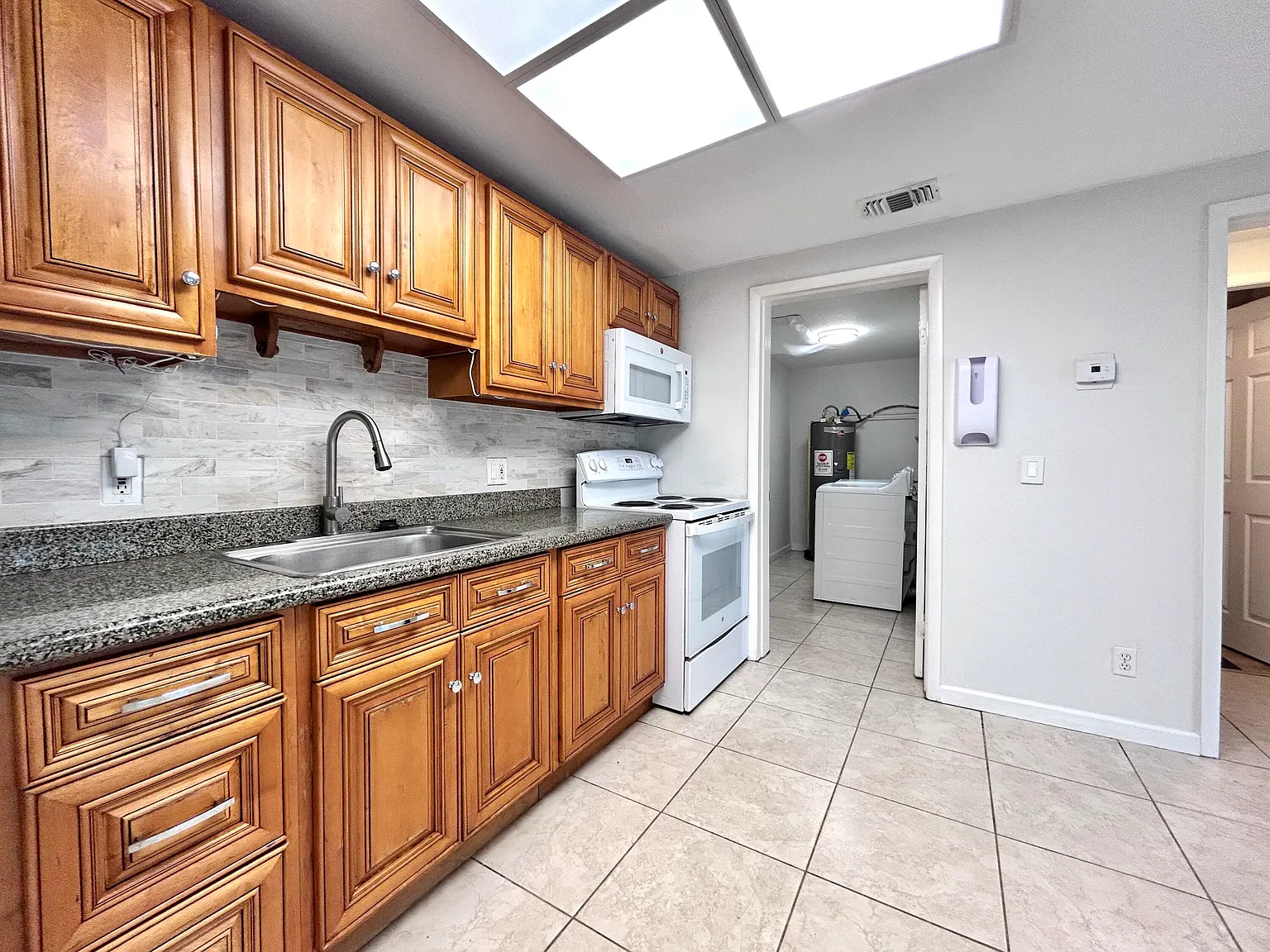 1 bed, 1.0 bath, 550 sqft, $1,550 — Photo 4