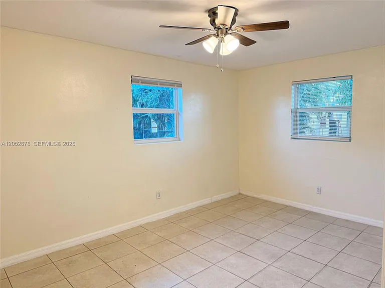 1200 NW 9th St #B — Photo 6