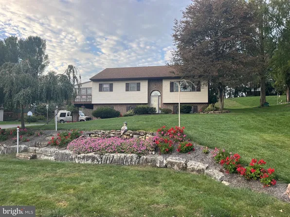 14 Echo Valley Dr, Ephrata, PA 17522