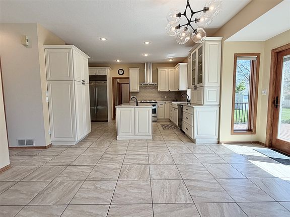 3rd image of 2309 N 7th Avenue Pl E