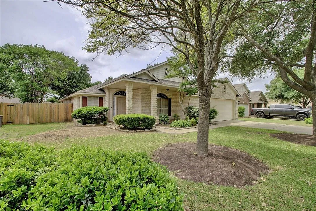 4 bed, 2.0 bath, 2046 sqft, $2,100 — Photo 3