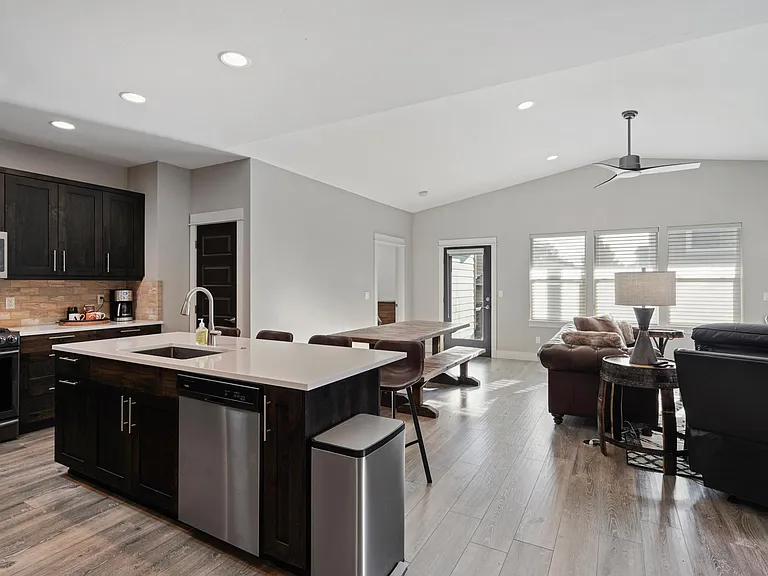 2247 NE Indigo Ln — Photo 11