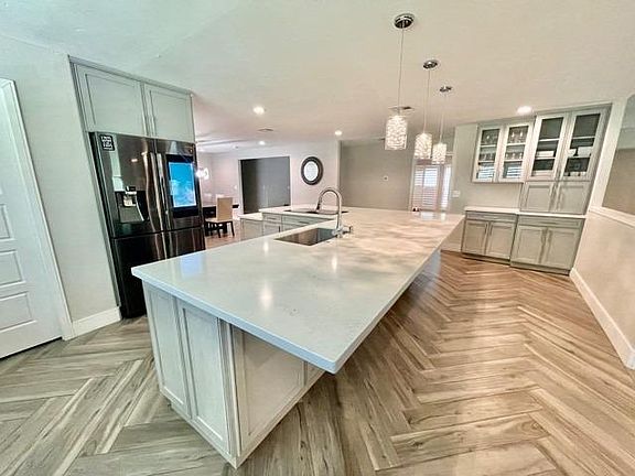 2nd image of 9254 N Valley Dr