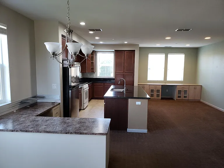 2144 Morrow St — Photo 7