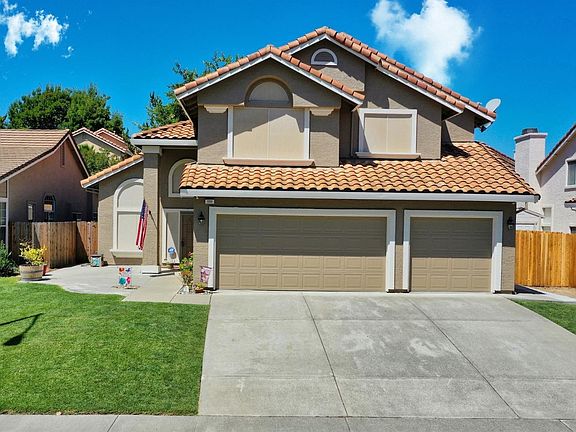2nd image of 390 Sussex Circle E