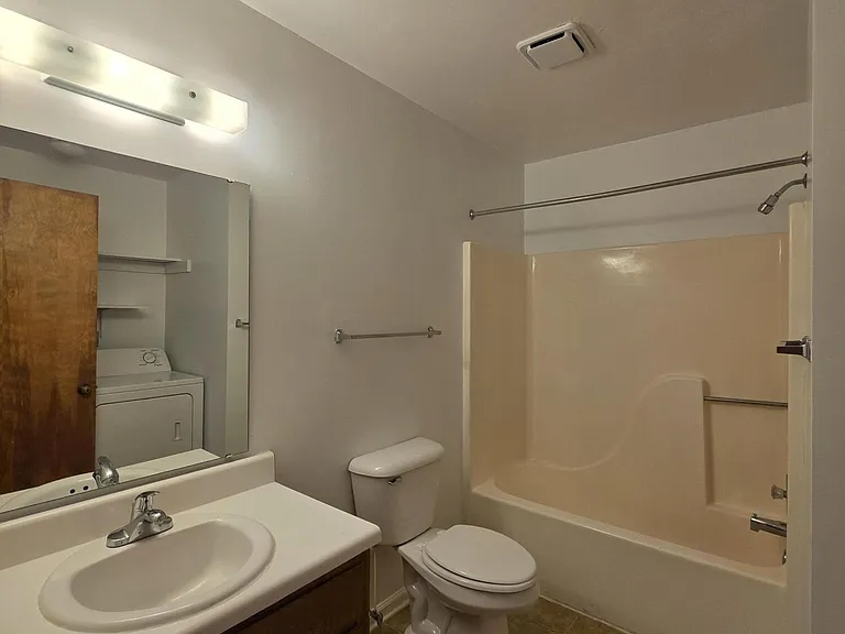 803 Roanoke Blvd — Photo 7