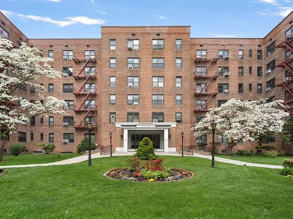 100-11 67th Rd APT 522