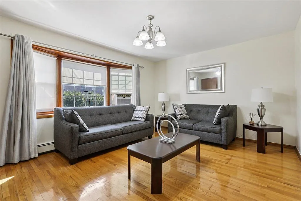 2 bed, $2,350 — Photo 4