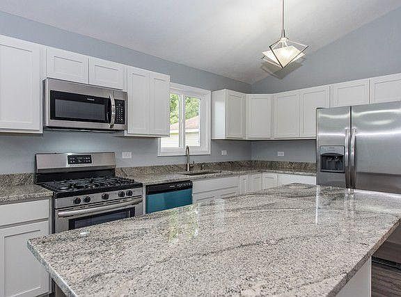 4th image of 435 Garnett Ave