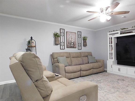 5th image of 407 Ash St