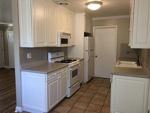4th image of 6821 S Brookhill Dr