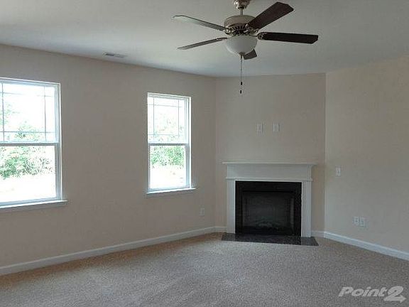 452 RB - Living Room  .jpg