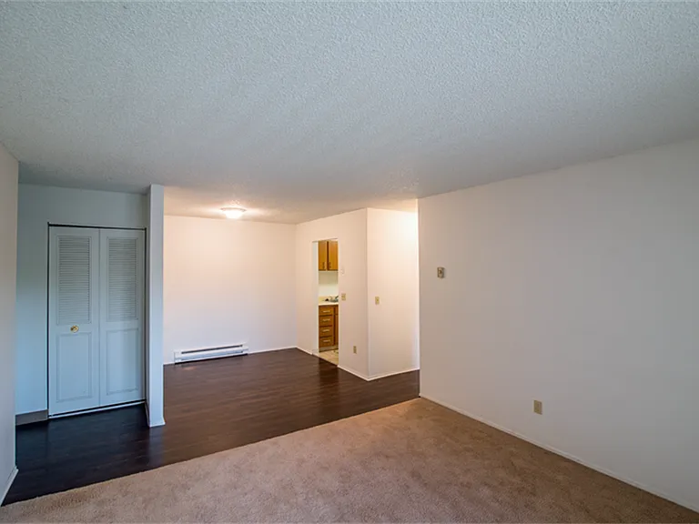 Parklane Apartments — Photo 21