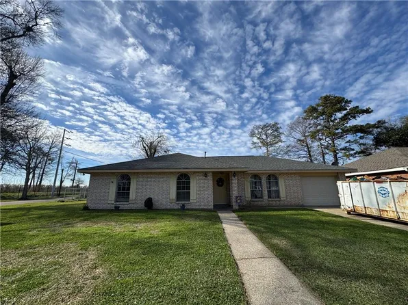 360 Courville Dr, Luling, LA 70070