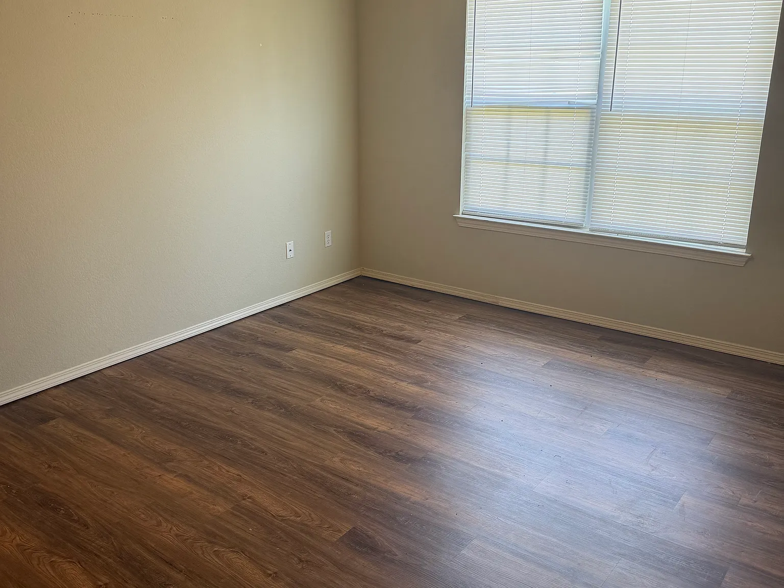 3 bed, 1058 sqft, $1,300 — Photo 2