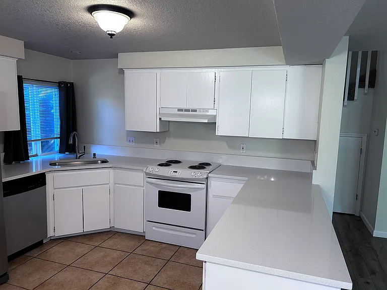 13303 SW 157th Ave — Photo 5