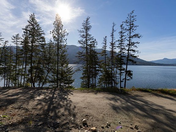 4th image of 5131 Sunnybrae Canoe Point