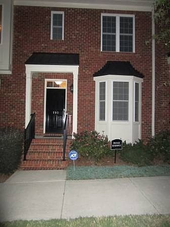 2 bedroom, 2 bathroom brick townhouse