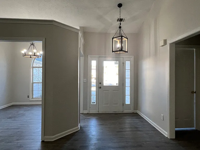 2730 Cambridge Park Dr — Photo 2