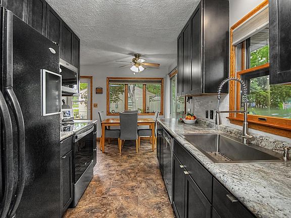 3rd image of 10524 7th St NE