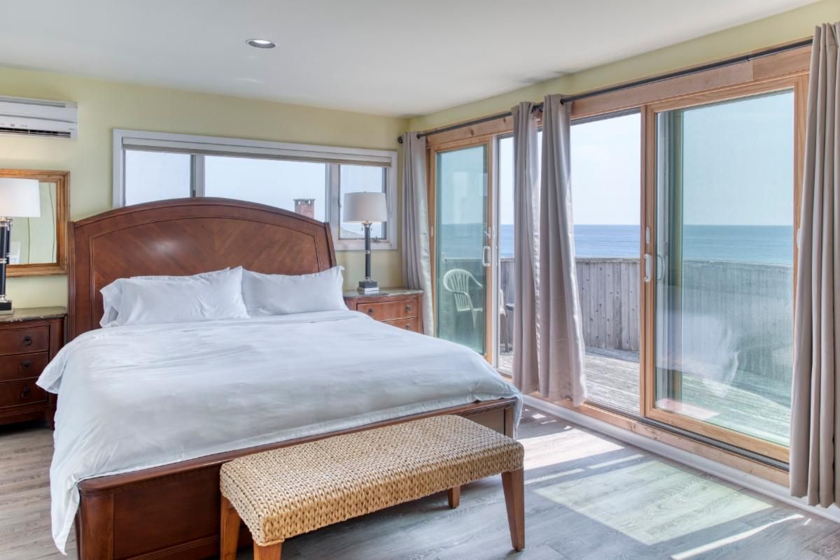  Master Oceanfront Bedroom with Balcony
