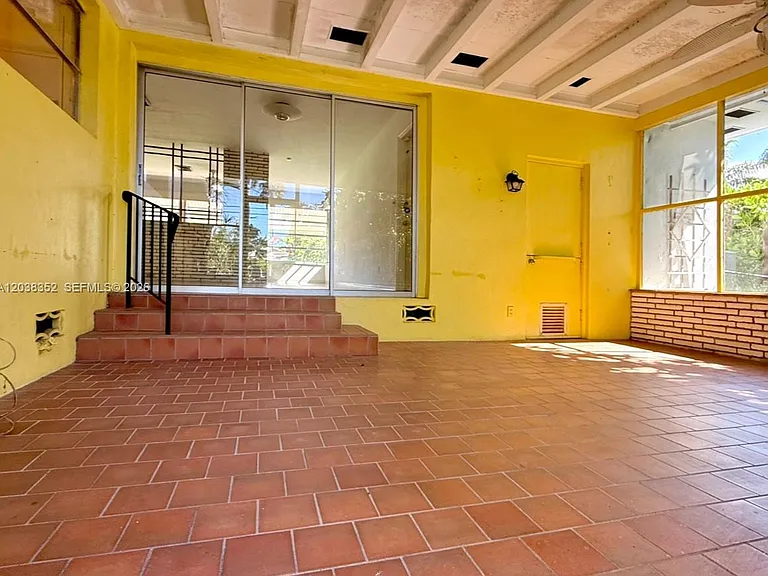 1235 Jefferson St — Photo 14