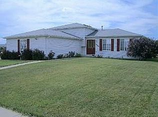 1407 Donegal Dr, Minooka, IL 60447