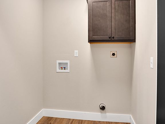 4th image of 605 E Pams Dr Unit B