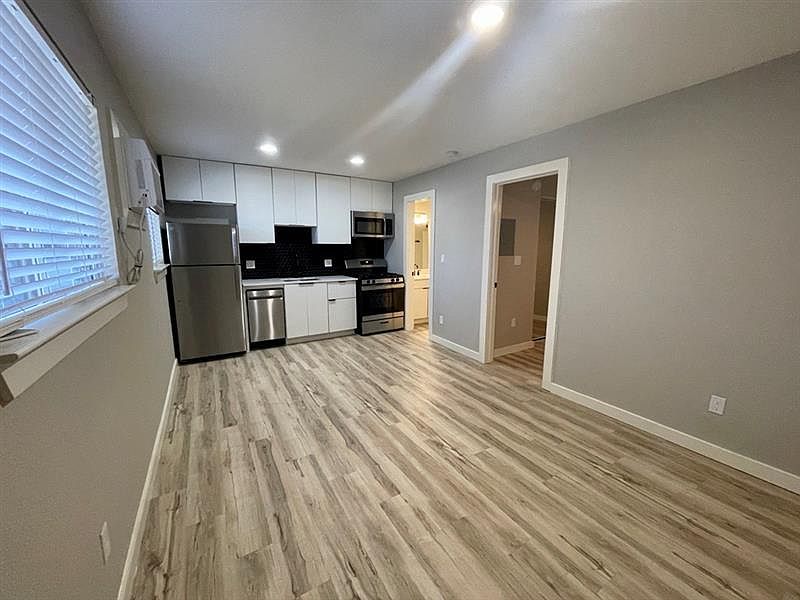1st image of 610 1/2 W 30th St #210
