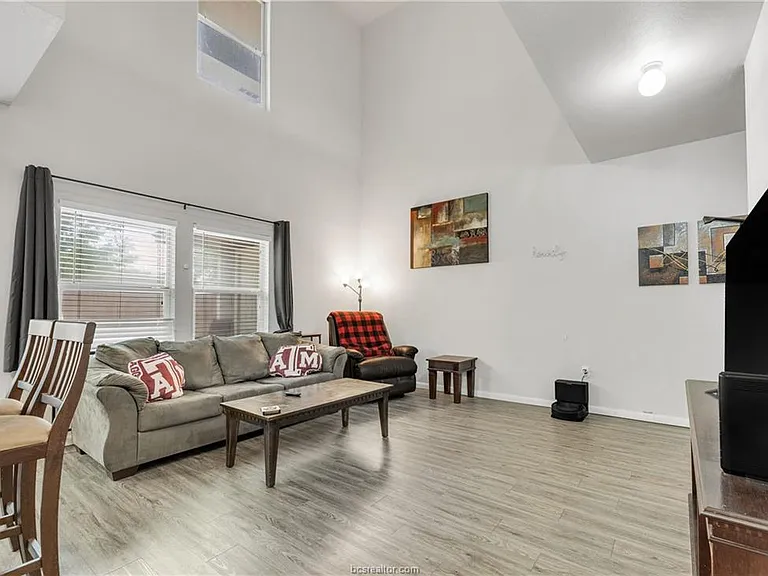 1249 Canyon Creek Cir — Photo 3