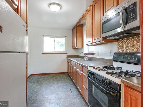 4th image of 6701 Forest Hill Dr