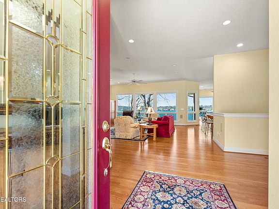 4th image of 20 Milnor Cir