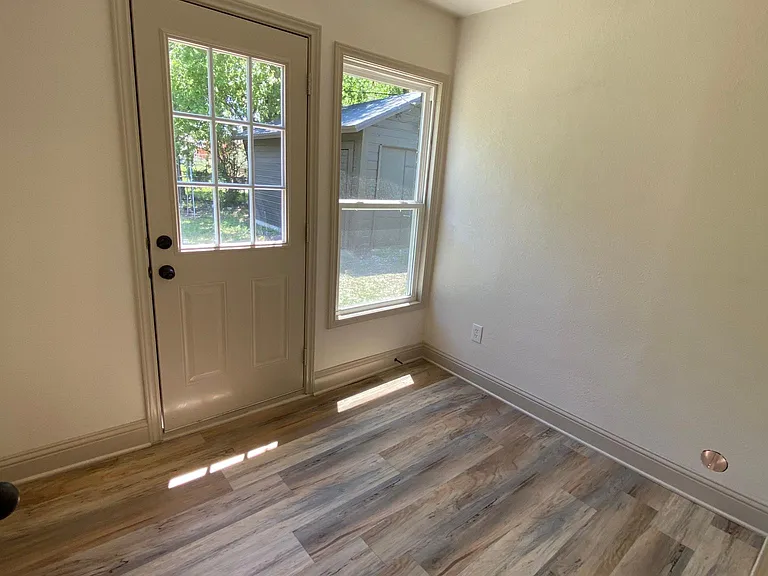 2512 Burton Ave — Photo 21