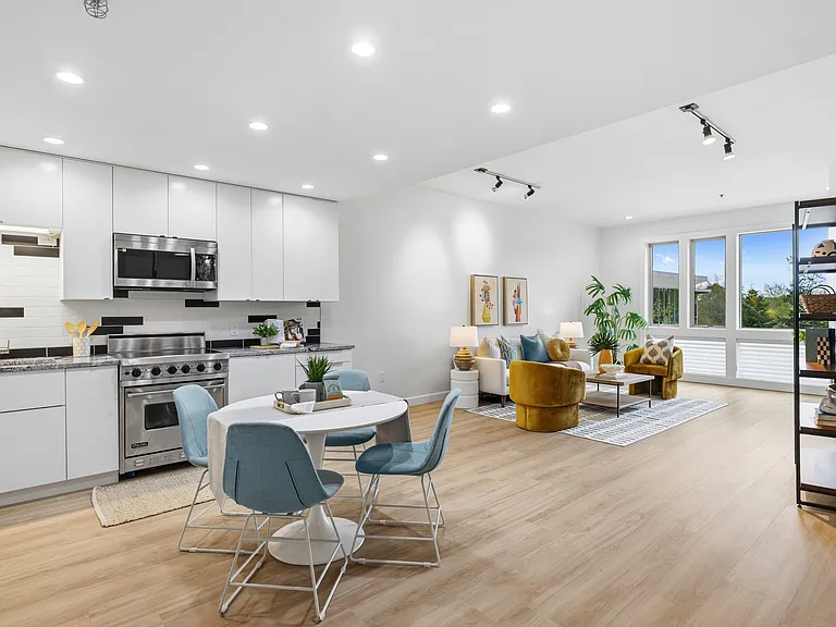 12600 SW Crescent St #202 — Photo 3