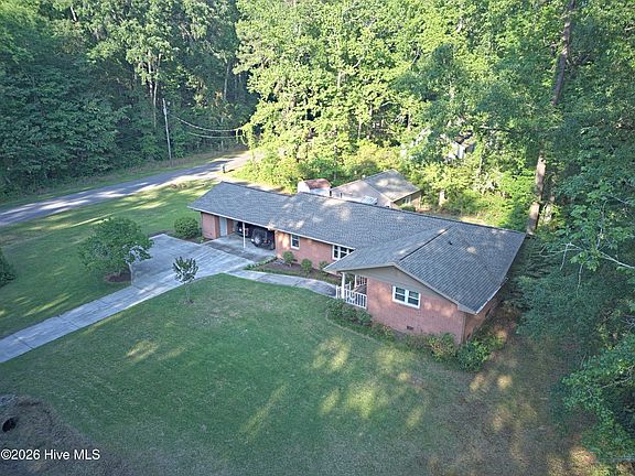 5th image of 705 N Edgewood Circle