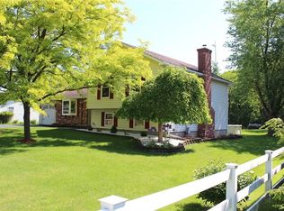 1171 Hook Rd, Farmington, NY 14425