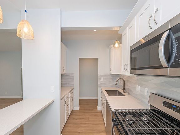 3rd image of 418 N Broadway APT 4