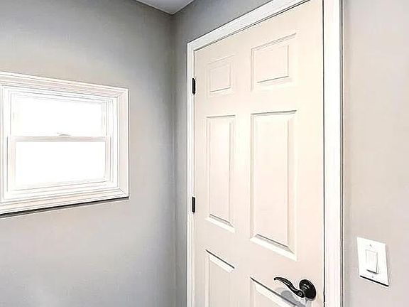 4th image of 3162 Terry Ave