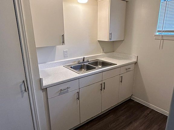 2nd image of 2115 Goodrich Ave #105