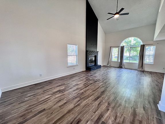 3rd image of 1567 E Eclipse Ave