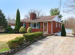 415 Rollins St, Falls Church, VA 22046