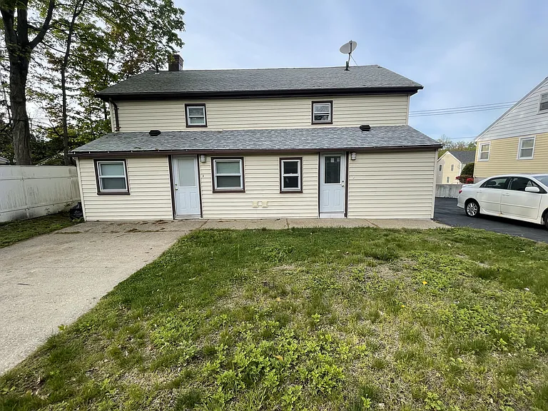 110 Scott St — Photo 8
