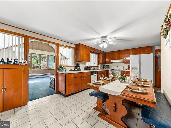 4th image of 2 Marian Rd